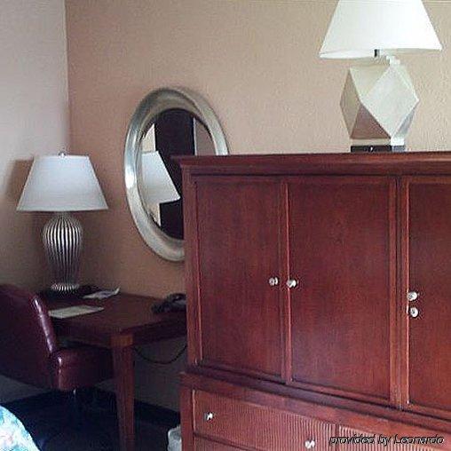 Sunlac Inn Lakota Phòng bức ảnh