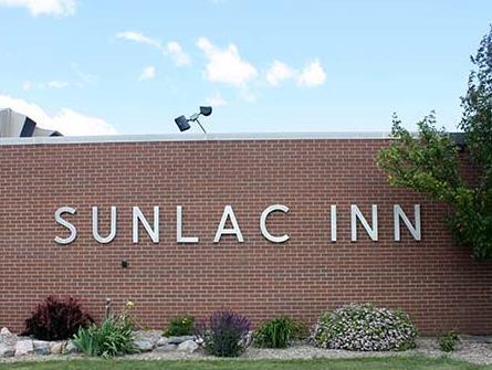 Sunlac Inn Lakota Ngoại thất bức ảnh