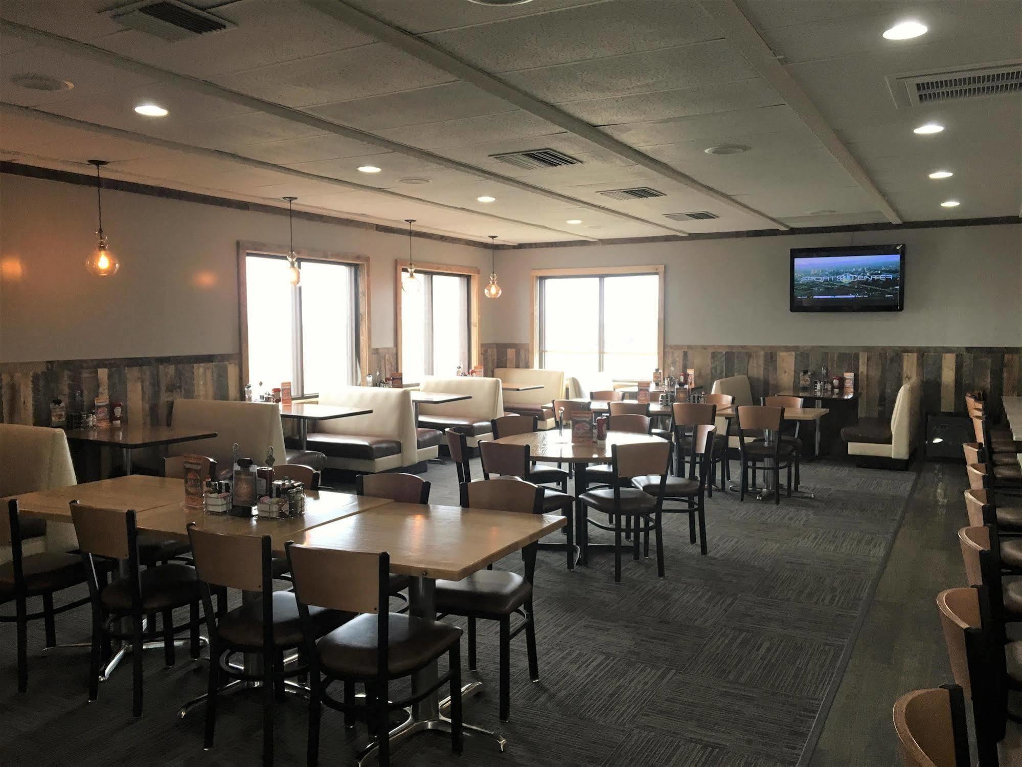 Sunlac Inn Lakota Ngoại thất bức ảnh