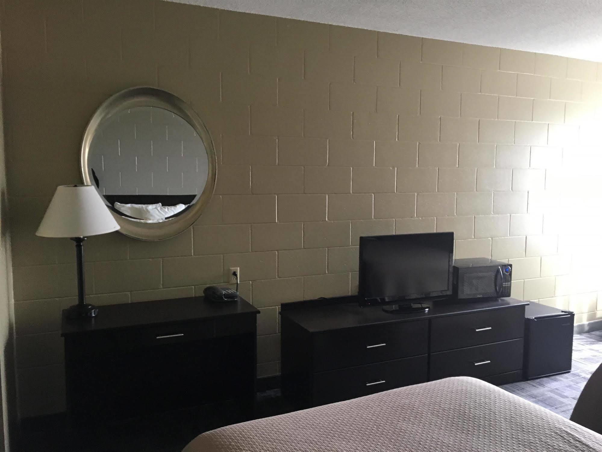 Sunlac Inn Lakota Ngoại thất bức ảnh