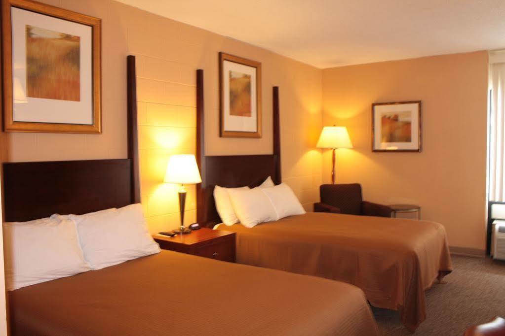 Sunlac Inn Lakota Ngoại thất bức ảnh