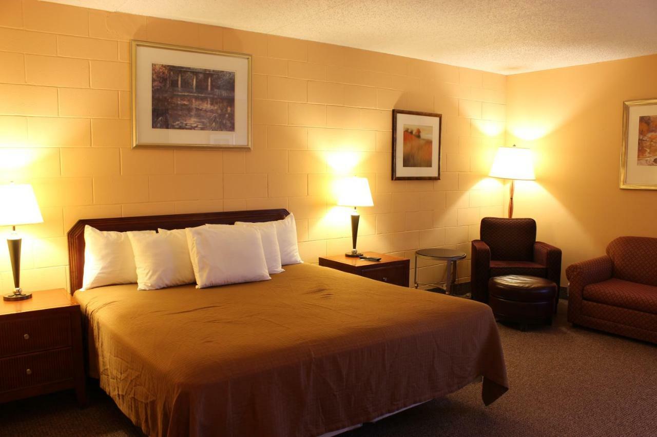 Sunlac Inn Lakota Ngoại thất bức ảnh